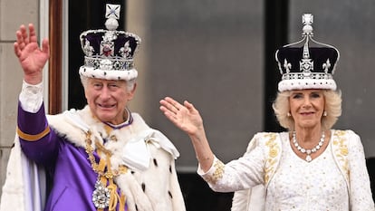 Britain's King Charles III and Queen Camilla wave from the Buckingham Palace balcony.