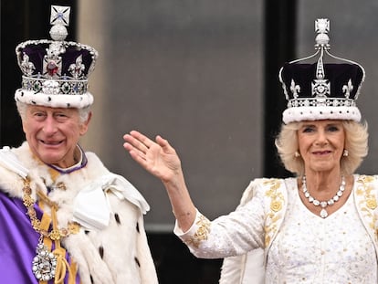 Britain's King Charles III and Queen Camilla wave from the Buckingham Palace balcony.