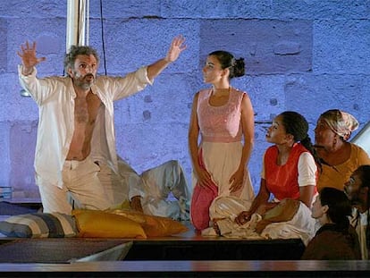 Escena de la obra de teatro &#39;Una Odisea antillana&#39;, del Nobel Derek Walcott, en el teatro romano de Mérida, en julio del año pasado.