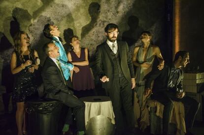 De izquierda a derecha, Manuela Paso, José Luis Martínez, Cristóbal Suárez, Miriam Montilla, Israel Elejalde, Bárbara Lennie y Raúl Prieto, en 'Misántropo'.