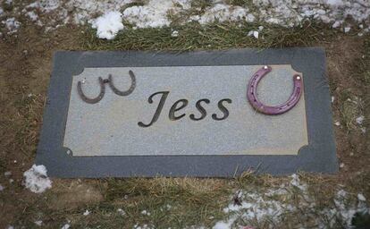 Tumba de Jessica Rekos, una niña de seis años que murió en el tiroteo.