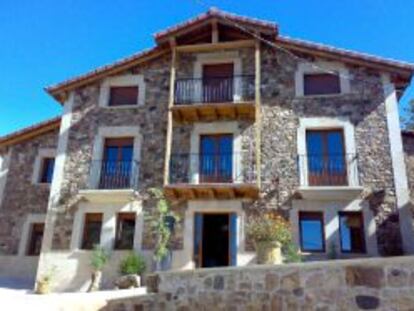 La casa rural de Monasterio de la Sierra, cuya construcci&oacute;n ha convertido a este pueblo en el m&aacute;s endeudado per c&aacute;pita de Espa&ntilde;a.