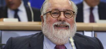 El candidato a comisario europeo de Acci&oacute;n Clim&aacute;tica y Energ&iacute;a, Miguel Arias Ca&ntilde;ete, durante la declaraci&oacute;n parlamentaria.