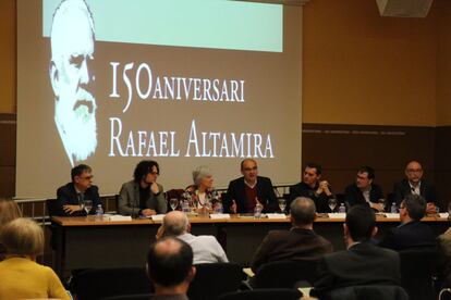 El rector de la Universidad de Alicante durante la presentación de los actos del 150 aniversario de Rafael Altamira.