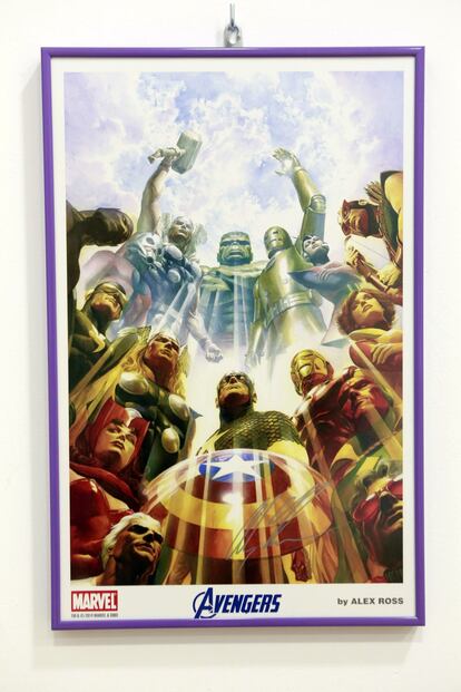 Tanto es el negocio detrás de la venta de dibujos, que un artista como Alex Ross ha dejado de hacer interiores para dedicarse a diseñar cubiertas especiales y peticiones personificadas de los lectores. En el museo tiene un lugar de excepción, de la mano de un original de su Kingdom Come y varias portadas firmadas - no originales- sobre la historia Marvel.