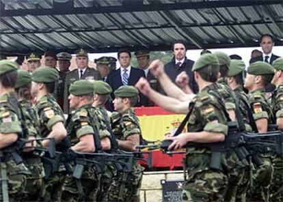 Aznar y Trillo, en Rabasa (Alicante) el 25 de febrero, cuando condecoraron a los militares de Perejil.