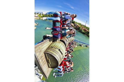 La montaña rusa Furius Baco, en el parque de atracciones de PortAventura.