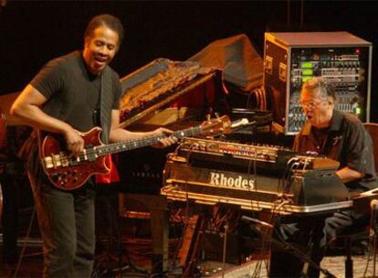 Un momento de la actuación de Chick Corea, al teclado, en San Sebastián.