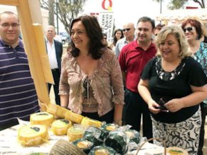 Moreno y Aguilera, en la feria de quesos de Salobreña.  