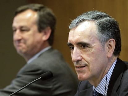 El presidente y el consejero delegado de NCG Banco, José María Castellano, derecha, y César González-Bueno, respectivamente.