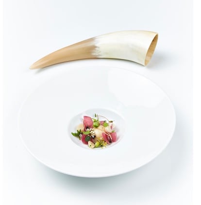 Un plato creación de Rasmus Kofoed en Geranium, mejor restaurante del mundo 2022 por The World's 50 Best.
