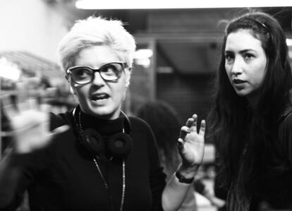 Anahí Berneri, en el rodaje de 'Alanis' con su actriz protagonista, Sofía Gala.