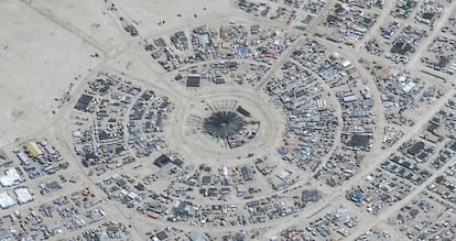 El campamento central del festival en una imagen satelital del 28 de agosto, antes de las lluvias.