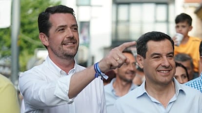 Antonio Membrilla (izquierda) y el presidente del PP de Andalucía y de la Junta, Juanma Moreno, en mayo de 2023.