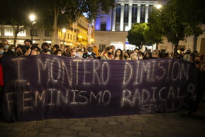 El movimiento feminista ha convocado concentraciones esta noche de viernes en Valencia por los asesinatos machistas y el hallazgo del cuerpo de la pequeña Olivia en la costa canaria.