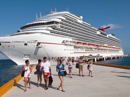 El &#039;Carnival Dream&#039;, a su llegada a Cozumel (M&eacute;xico).