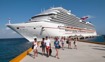 El &#039;Carnival Dream&#039;, a su llegada a Cozumel (M&eacute;xico).