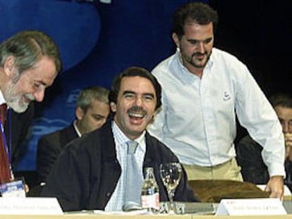 José María Aznar, junto a Jaime Mayor Oreja y Carlos Iturgaiz en el Congreso del PP del País Vasco.