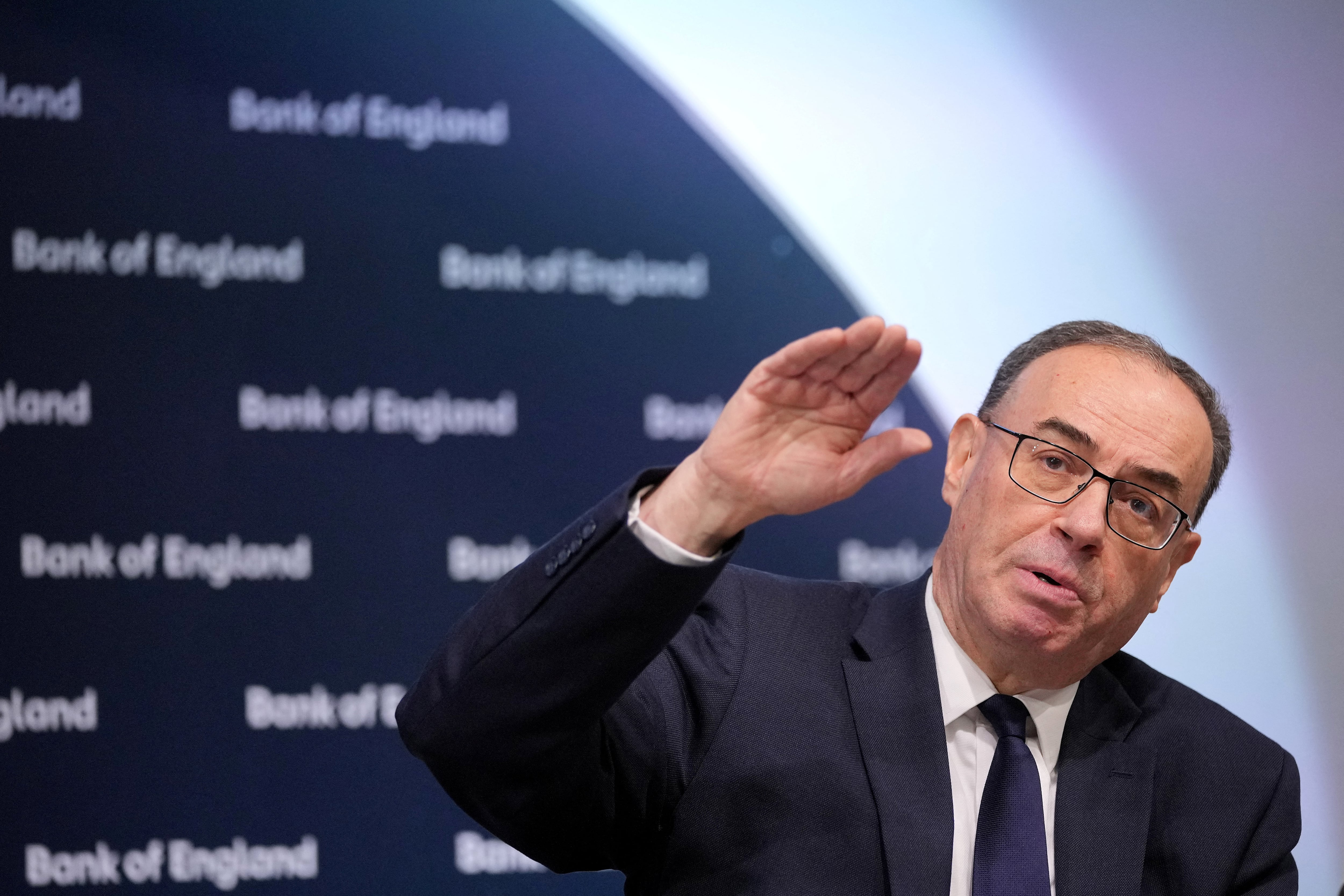 El gobernador del Banco de Inglaterra, Andrew Bailey, durante una rueda de prensa, este jueves en Londres