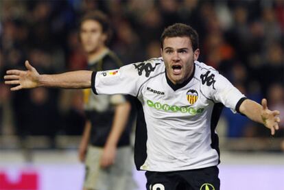 Mata celebra el gol del triunfo del Valencia.