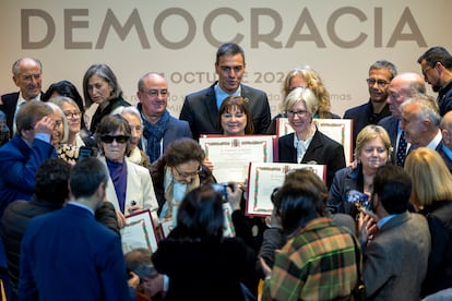 El presidente del Gobierno, Pedro Sánchez, preside el acto por el Día Oficial de Recuerdo y Homenaje a todas las víctimas del golpe militar, la Guerra y la Dictadura, el pasado 10 de diciembre, en el Auditorio Nacional en Madrid.