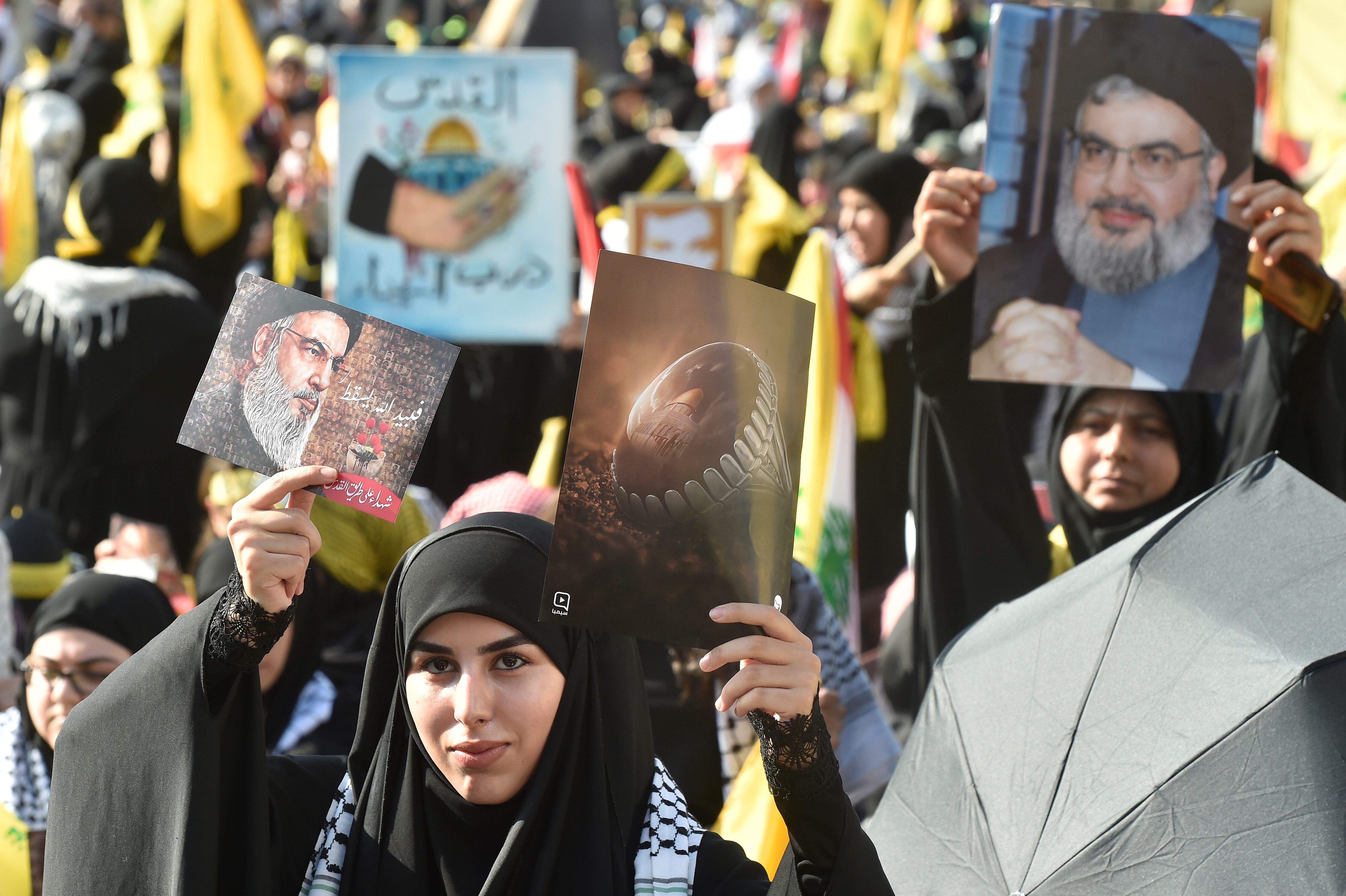 Seguidores del líder de Hezbolá, Hasán Nasralá, durante su discurso sobre la guerra, este viernes en Beirut. 