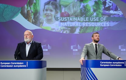 El vicepresidente de la Comisión responsable del Pacto Verde, Frans Timmermans, y el comisario de Medio Ambiente, Virginijus Sinkevicius