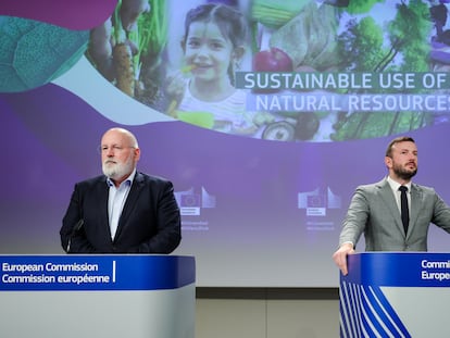 El vicepresidente de la Comisión responsable del Pacto Verde, Frans Timmermans, y el comisario de Medio Ambiente, Virginijus Sinkevicius