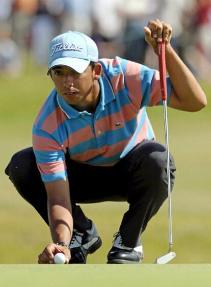 El jugador español preparando un putt en la jornada del sábado del abierto de Francia.