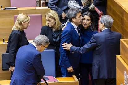 El presidente de la Comunidad Valenciana, Carlos Mazón, tras la comparecencia este viernes en el Parlamento valenciano.