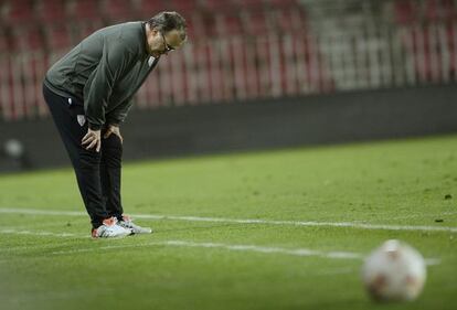 Marcelo Bielsa lamenta la derrota ante el Sparta Praga