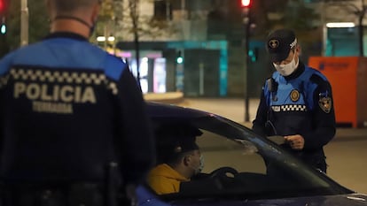 Police at a curfew checkpoint in the Catalan city of Terrassa on Sunday night.