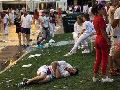 Un grupo de personas, durante las fiesta de San Fermín de este año.