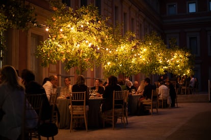 La cena se celebró bajo los naranjos del jardín del Museo Lázaro Galdiano.