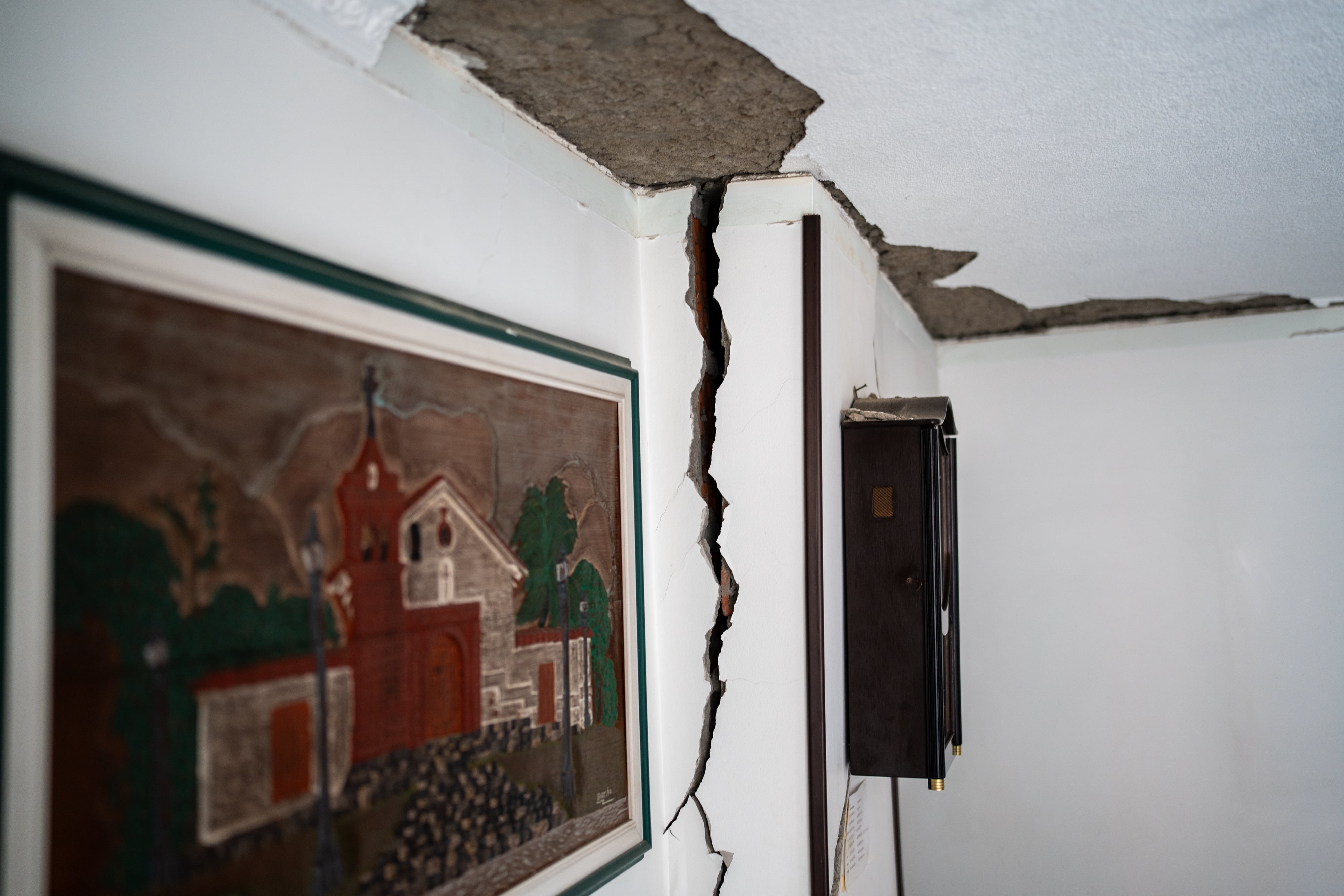 Los afectados del terremoto ponen su fe en las aseguradoras: “Esperamos que nos digan qué va a pasar”