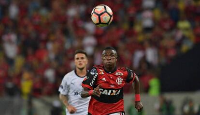 Vinicius Junior em ação na final da Copa Sul-americana.