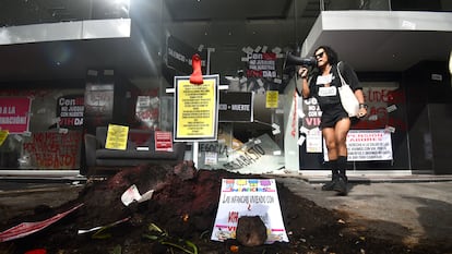 Alaín Pinzón protesta en el Día Mundial de la Lucha contra el SIDA en Ciudad de México, en 2023.
