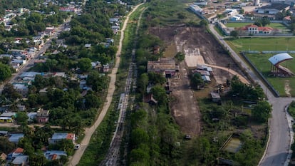 Vista aérea del taller de operaciones y mantenimiento del tren maya en Campeche.