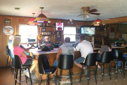 El bar Floyd’s Place, en el pueblo de Fayetteville, es el más cercano en el que se puede beber
