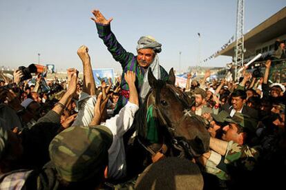 El general Rachid Dostum, candidato presidencial en Afganistán, ayer durante un mitin en Kabul.