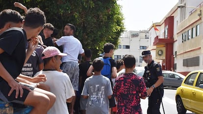 Marruecos vincula la aceptación de los cadáveres de Ceuta a la devolución de 2.500 menores huidos en la crisis migratoria