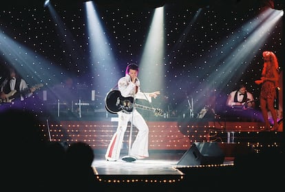 Greg Miller y su banda protagonizan Elvis Vive' en el Teatro Apolo de Barcelona.