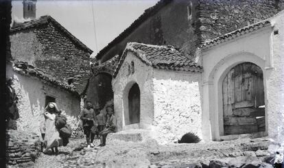 Fotografía tomada por el capitán Bosch Díaz en la localidad de Xauen, en una fecha sin determinar.