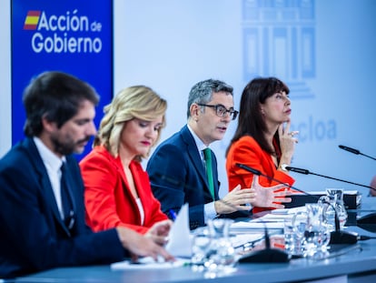 Los ministros Ernest Urtasun, Pilar Alegría, Félix Bolaños y Ana Redondo, este martes en rueda de prensa en La Moncloa.