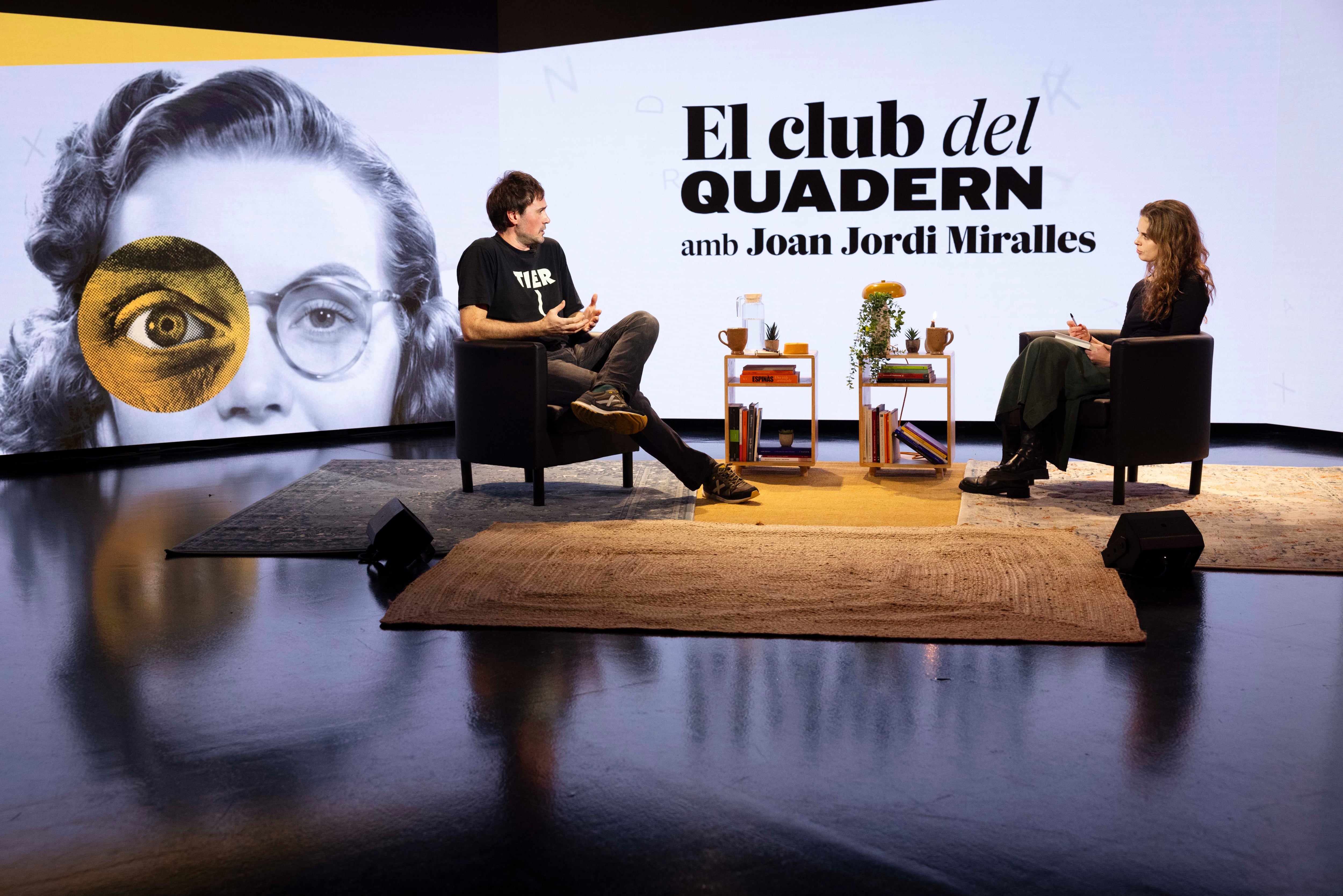 Club de lectura de Quadern, moderado por Carlota Rubio, con el invitado Joan Jordi Miralles, en el estudio Toresky de Barcelona.