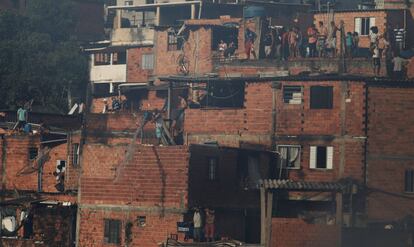 Si bien por el momento sólo se ha contabilizado en 50 las viviendas afectadas, el número podría ser significativamente mayor, debido a que los materiales de los que están construidas las instalaciones de las favelas son altamente inflamables y podrían haberse visto afectadas más áreas.
