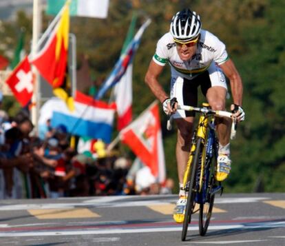 Cadel Evans durante la disputa del Mundial de 2009 en Mendrisio (Suiza).