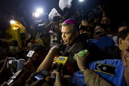 Monse&ntilde;or Sandigo habla con la prensa tras su reuni&oacute;n con Ortega