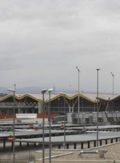 Vista de la terminal 4 del aeropuerto de Barajas de Madrid. EFE/Archivo