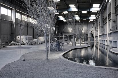 'We Were the Last to Stay' (2022), de Hans Op de Beeck, en las fábricas Fagor de Lyon.